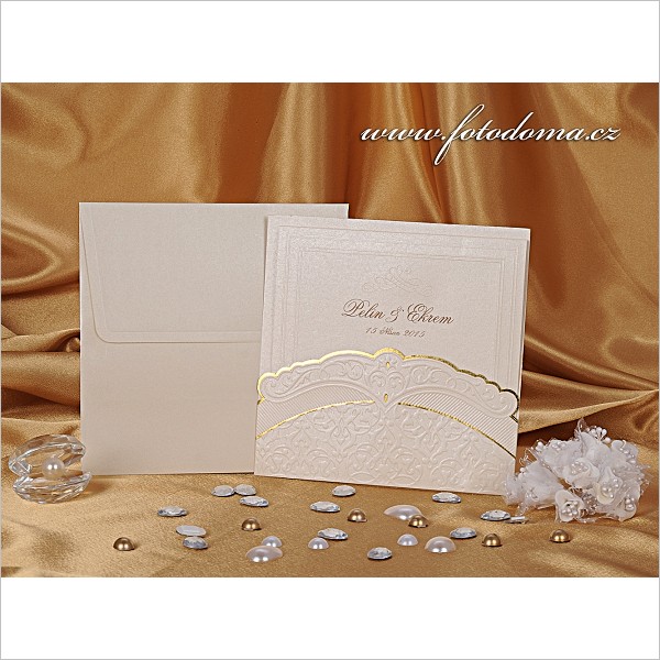 Čtvercové svatební oznámení se zlatavě chamois perleťovou kapsou