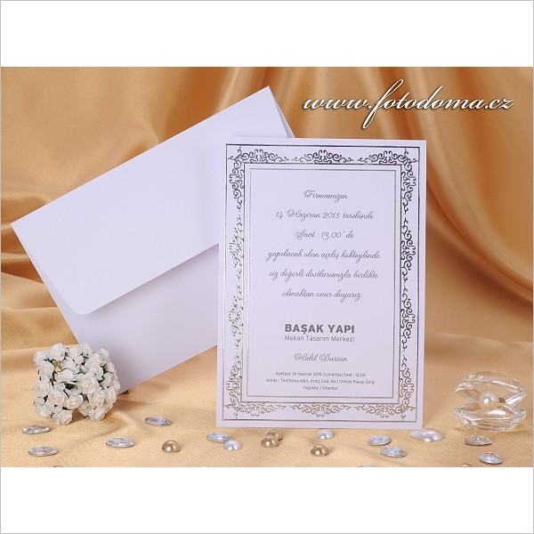 Svatební oznámení ve formě karty se stříbrně raženým rámečkem