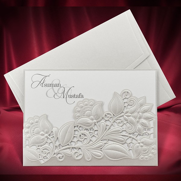 Luxusní dvoudílné zasouvací svatební oznámení s vnější kapsou zhotovenou ze stříbřitě perleťového polokartonu